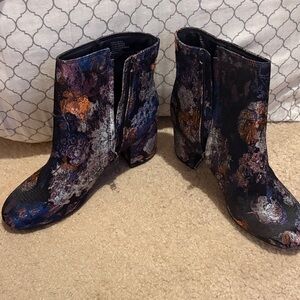 NWOT Zigi Soho Floral Metallic Brocade Ankle Boots - Black Multi size 8.5